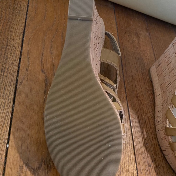 CORK SANDALS BY GUESS - Picture 3 of 3